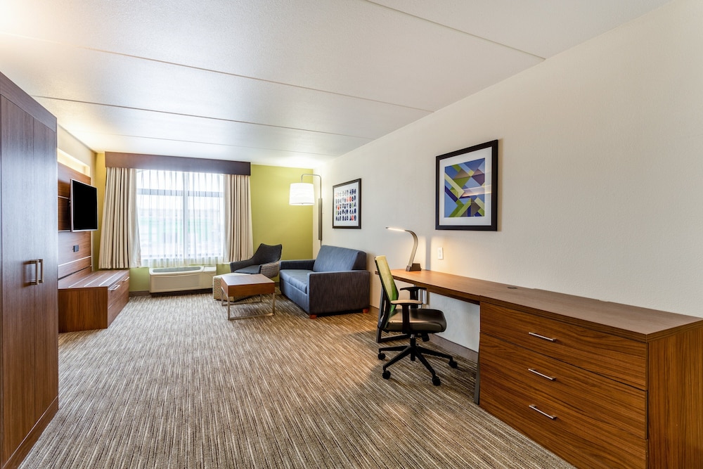 Holiday Inn Express & Suites Cedar Falls Waterloo by IHG - photo 12