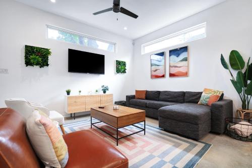 Modern SA Home Nr DT River Walk Alamo WiFi — 4-Star Luxury Hotel in San Antonio, United States