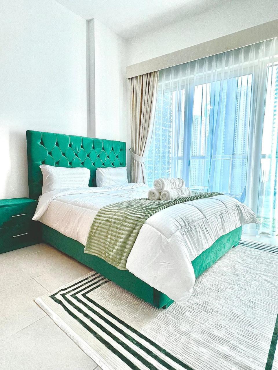Stunning 2BR Marina View Apt Close to JBR — 4-Star Luxury Hotel in Dubai, United Arab Emirates