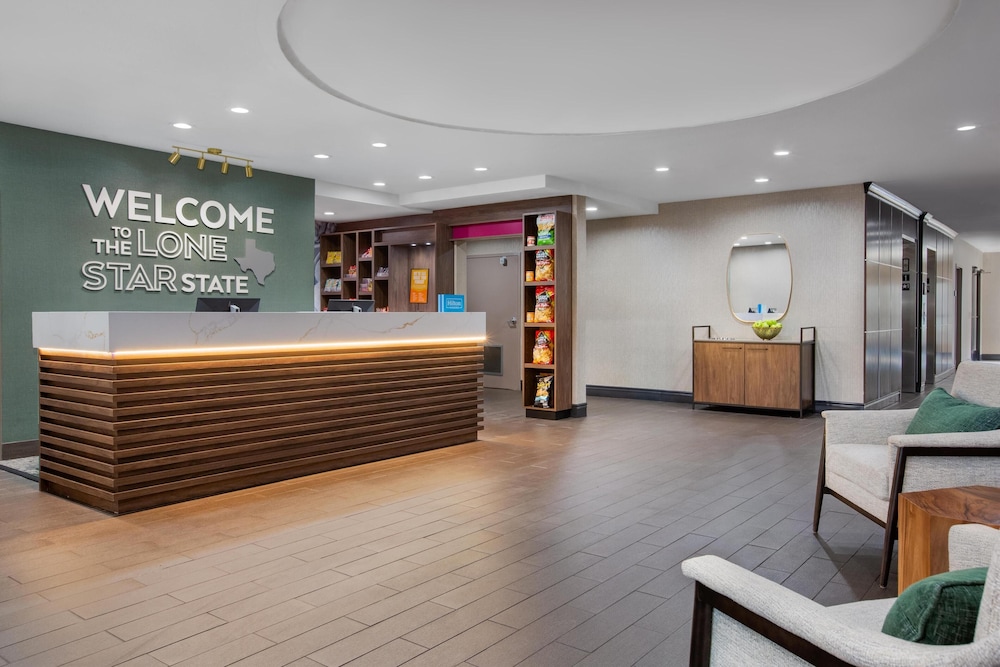 Hampton Inn & Suites Dallas Arlington N Entertainment Dist. - photo 2