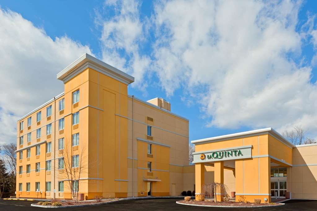 La Quinta Inn & Suites by Wyndham Danbury - photo 2