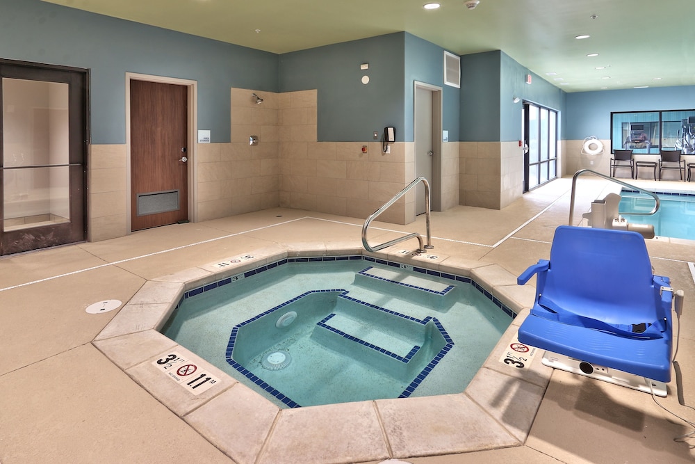 Holiday Inn Express & Suites Albuquerque East by IHG - photo 20