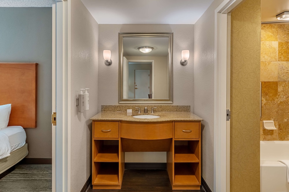 Hampton Inn & Suites Nashville Vanderbilt Elliston Place - photo 20