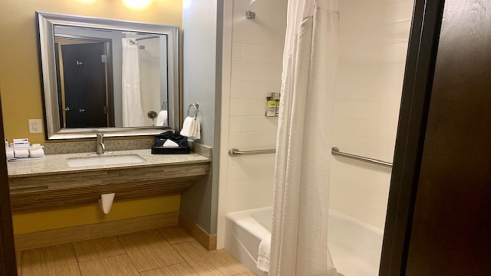 Holiday Inn Express & Suites Perry National Fairground Area #34 by IHG - photo 39