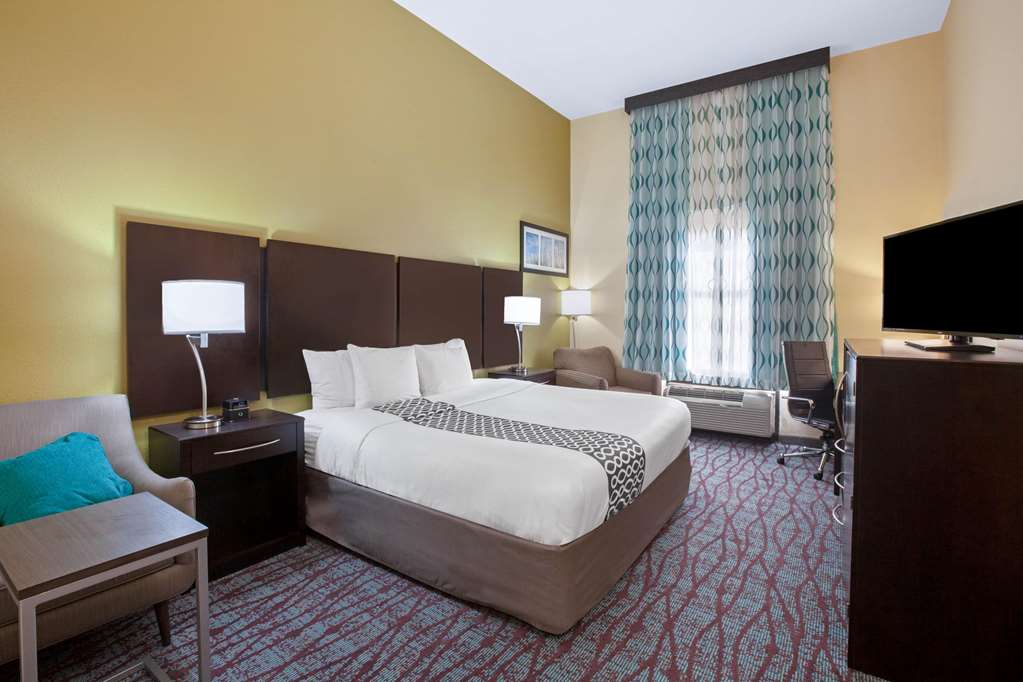 La Quinta Inn & Suites By Wyndham Houston Pasadena North - photo 12