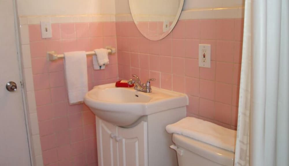 La Siesta Motel - photo 25