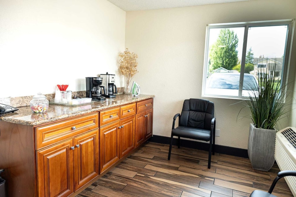 Sumner Motor Inn - photo 16