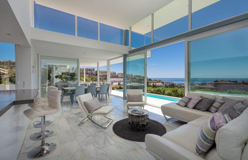 Villa Dona Julia 2410 Golf and Sea views — 4-Star Luxury Hotel in Casares, Spain