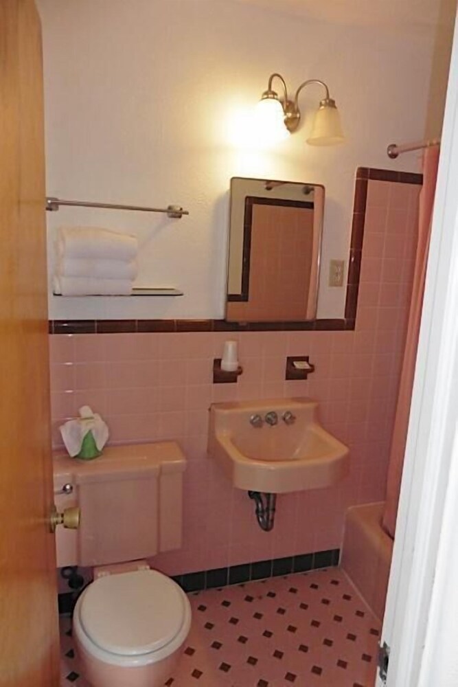 Beach Colony Motel - photo 21