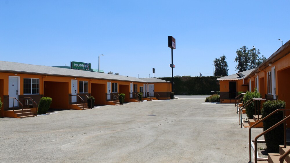 Aristocrat Motel - photo 24