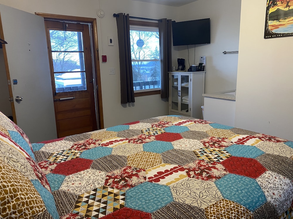 Little Bluff Inn - photo 12