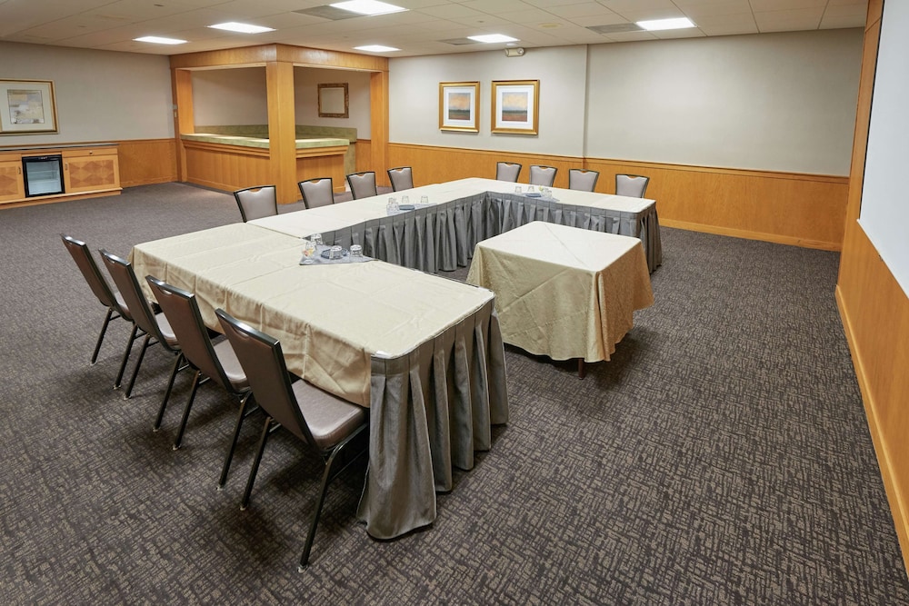 DoubleTree by Hilton Akron Fairlawn - photo 60