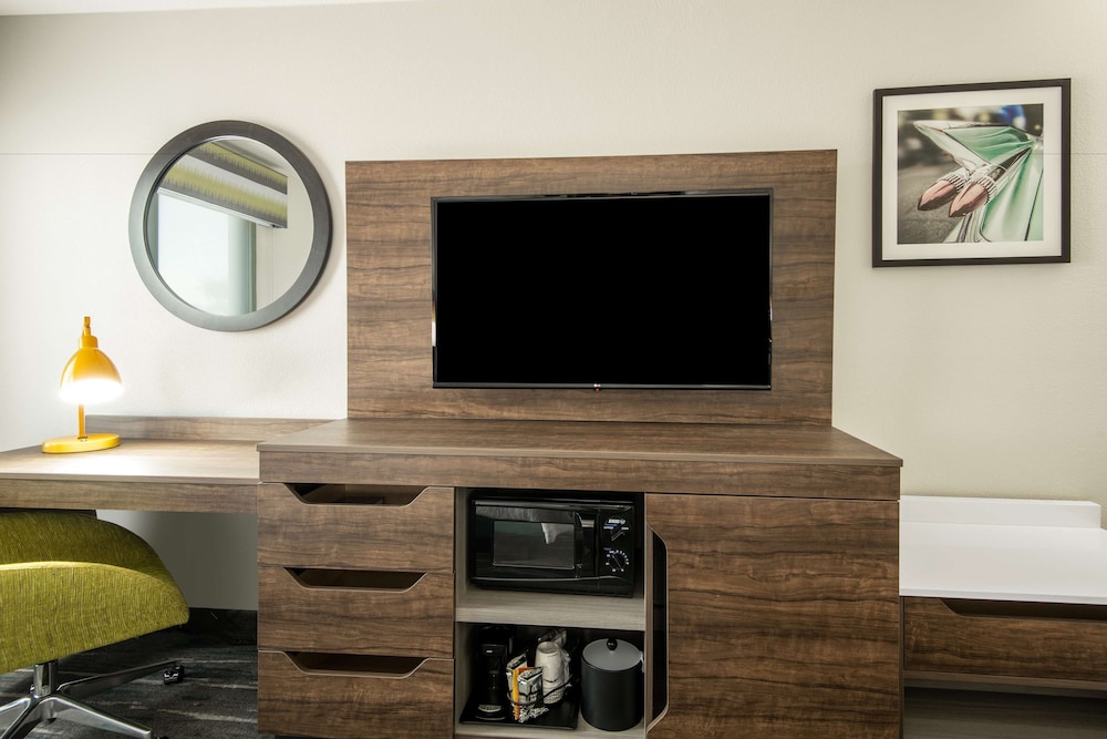 Hampton Inn & Suites Las Vegas Henderson - photo 13
