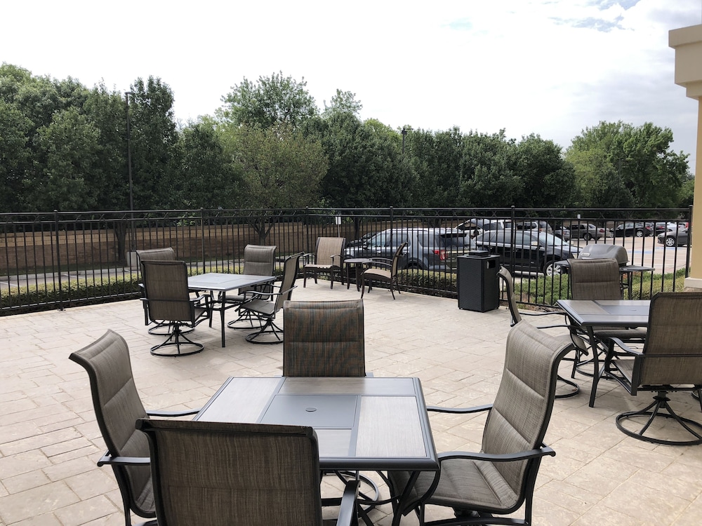Holiday Inn Express & Suites North Dallas at Preston by IHG - photo 18
