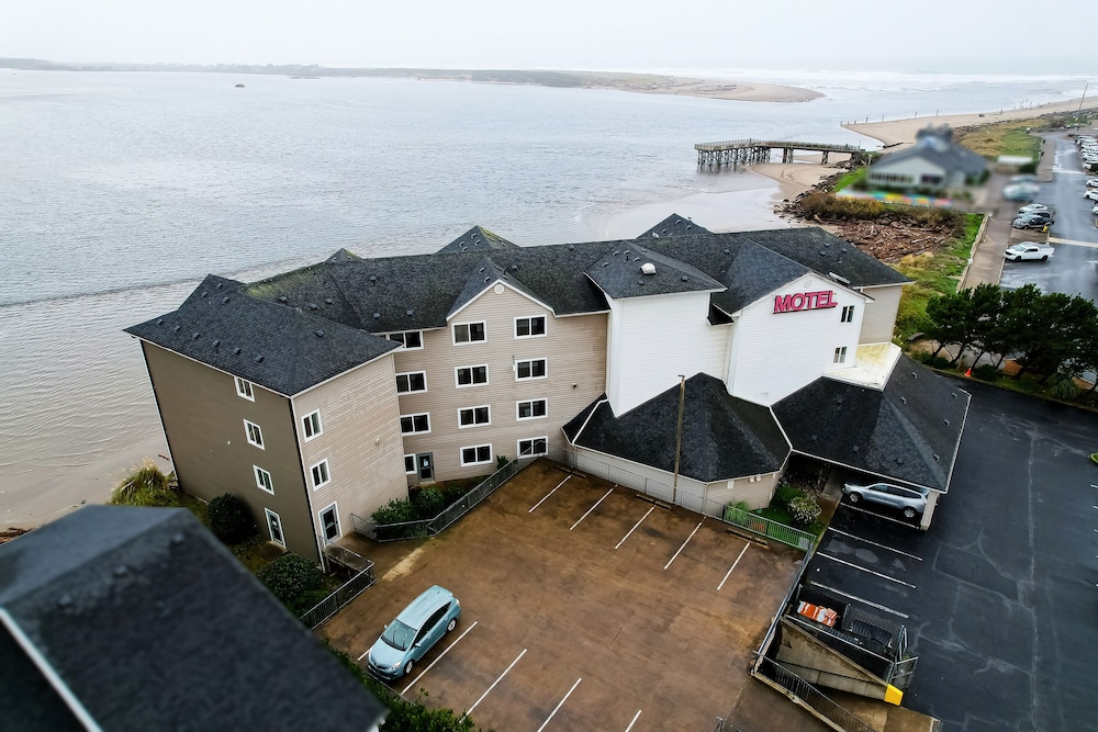 Siletz Bay Beachfront Hotel by OYO Lincoln City - photo 119