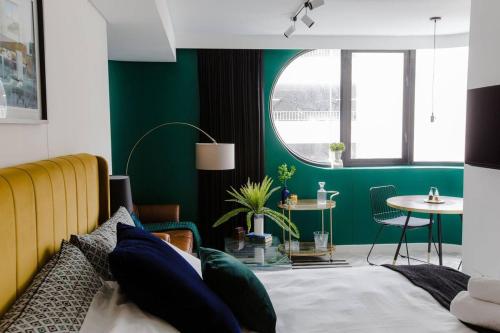 Opulent Gem City Centre Getaway