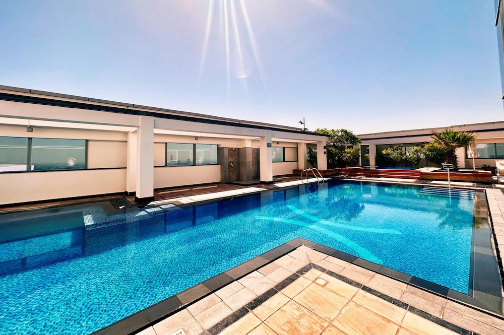 Minimalist Difc Studio w Pool Gym — 4-Star Luxury Hotel in Dubai, United Arab Emirates