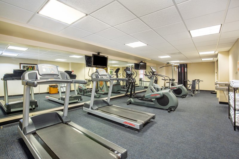 Holiday Inn Express in Hoge Hall On Ft. Leavenworth. - photo 10