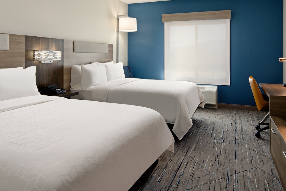 Holiday Inn Express & Suites Palm Desert Millennium by IHG - photo 12