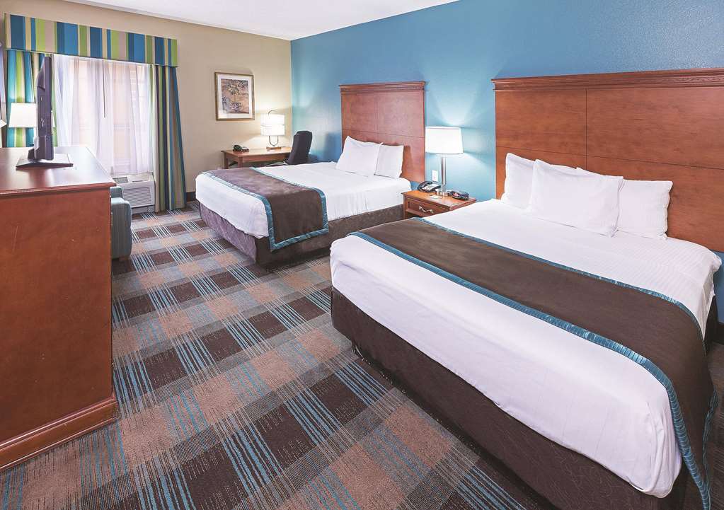 La Quinta Inn & Suites by Wyndham Houston Hobby Airport - photo 15