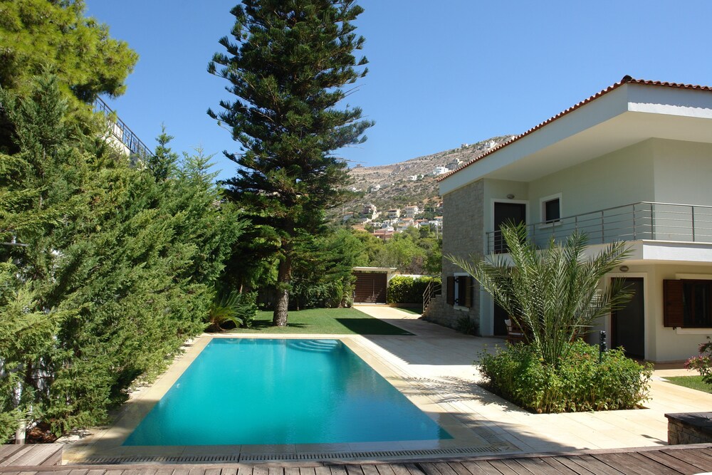 Villa Saronida — 4-Star Luxury Hotel in Saronida, Greece