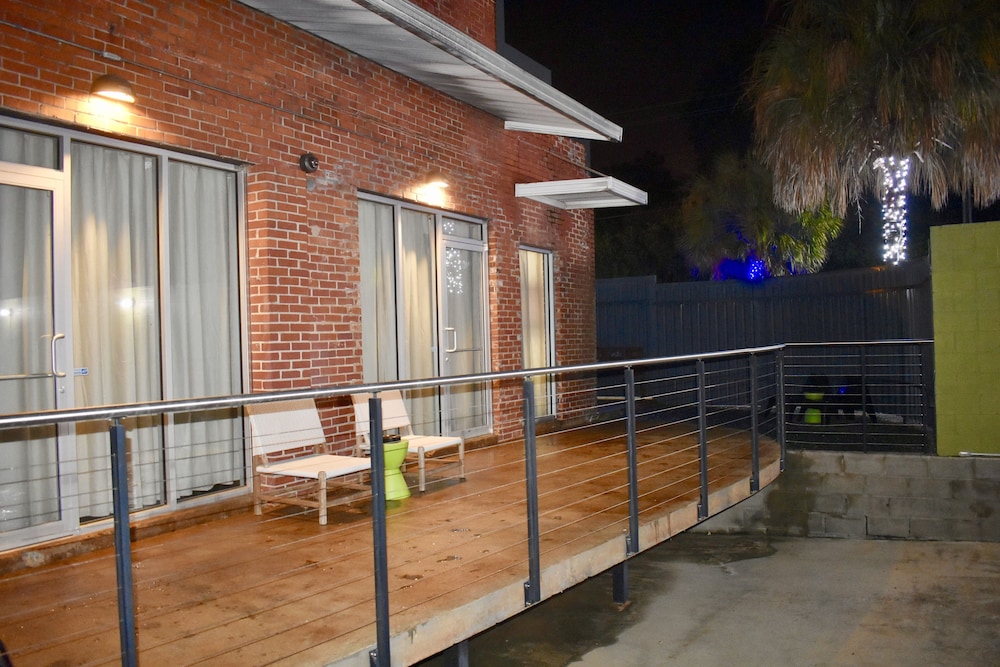 The Hangar Lofts Hotel - photo 26