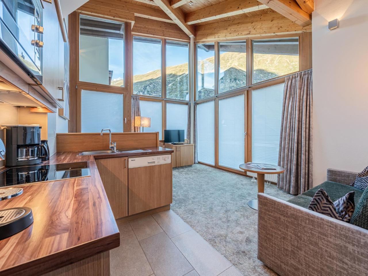 Haus Annakogl Und Haus Barbara — 4-Star Luxury Hotel in Soelden, Austria