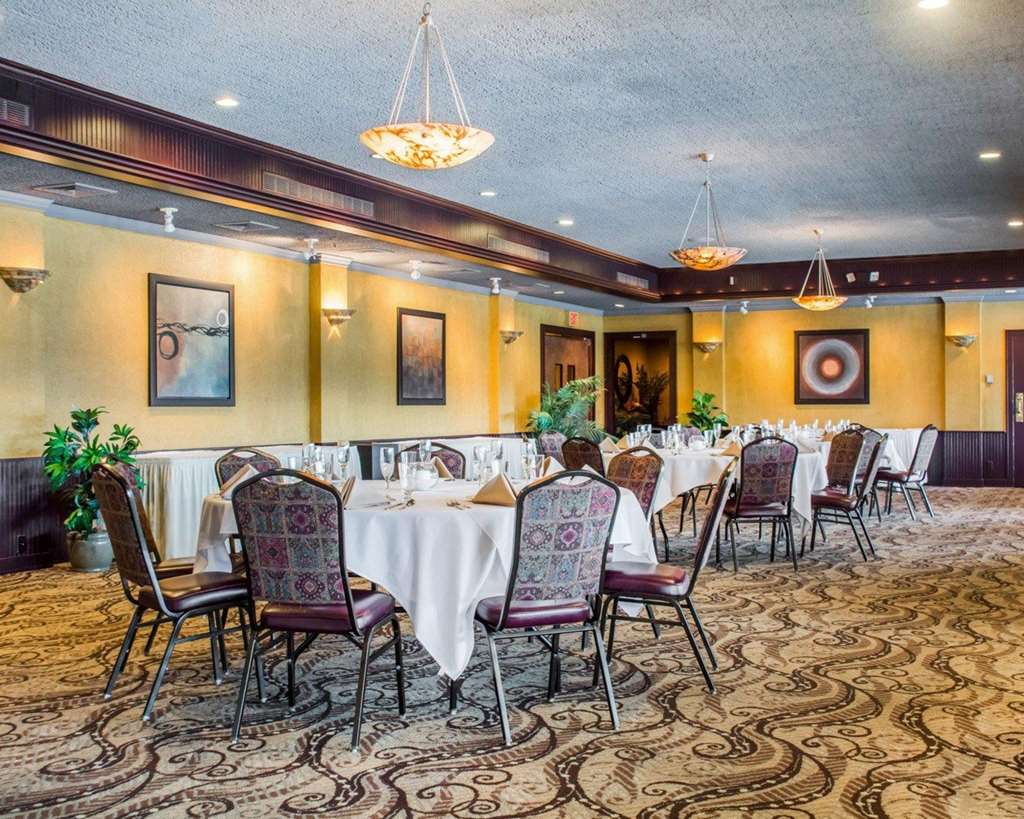 Clarion Hotel & Suites Riverfront - photo 21