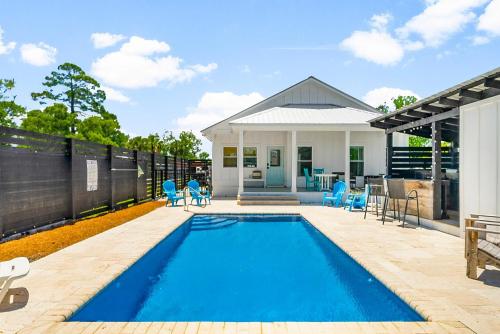 Beach House 6th Street Retreat by PHG — 4-Star Luxury Hotel in Port Saint Joe, United States