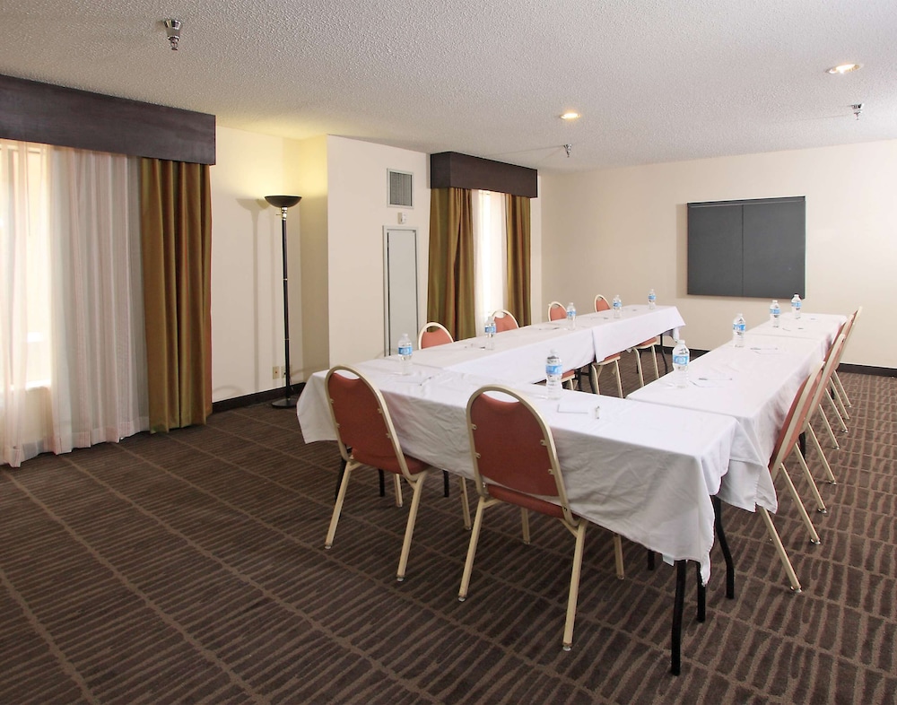 Hampton Inn & Suites Valdosta Conference Center - photo 69