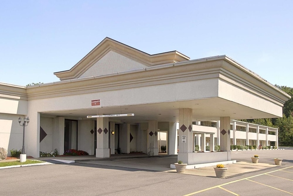Red Carpet Inn Hazleton - photo 33