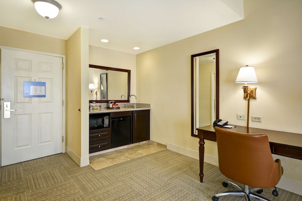 Hampton Inn and Suites Savannah Historic District - photo 24