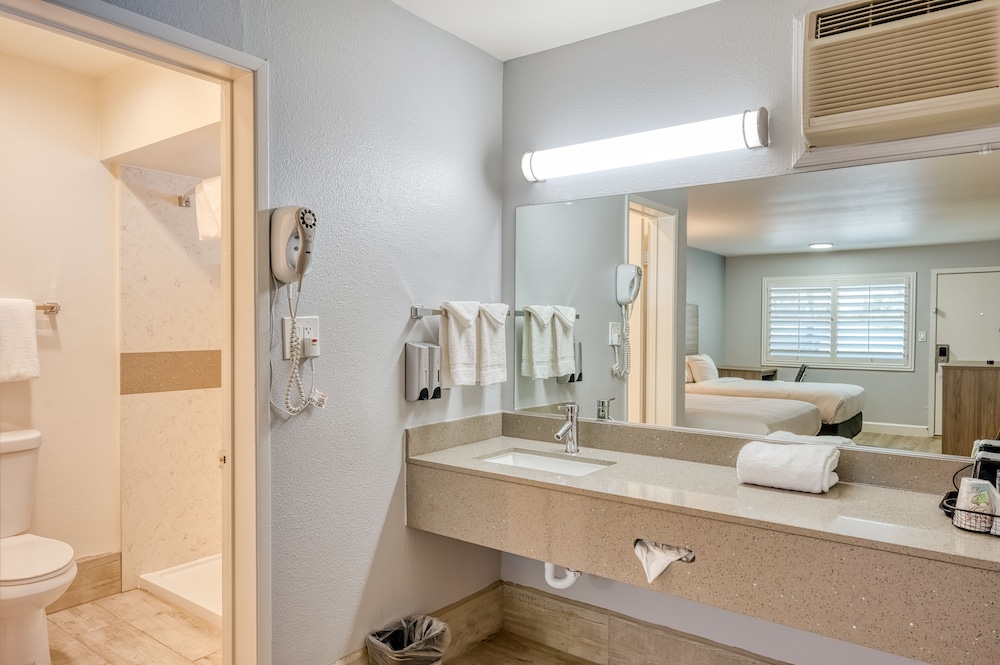 Vagabond Inn San Luis Obispo - photo 30