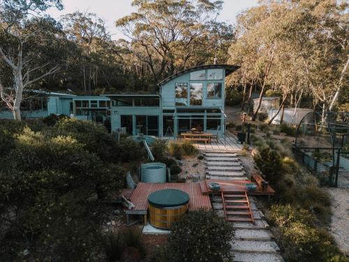 Wildacres Luxe 40 Acre Australian bush escape with private cliffs in Blackheath, Australia