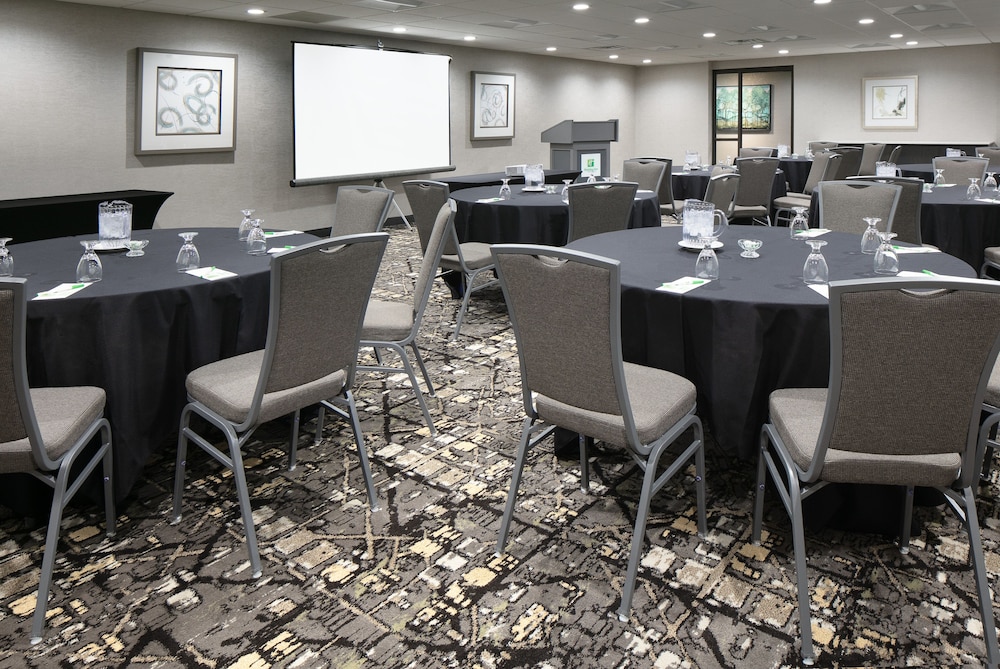 Holiday Inn Hotel & Suites Des Moines Northwest by IHG - photo 46