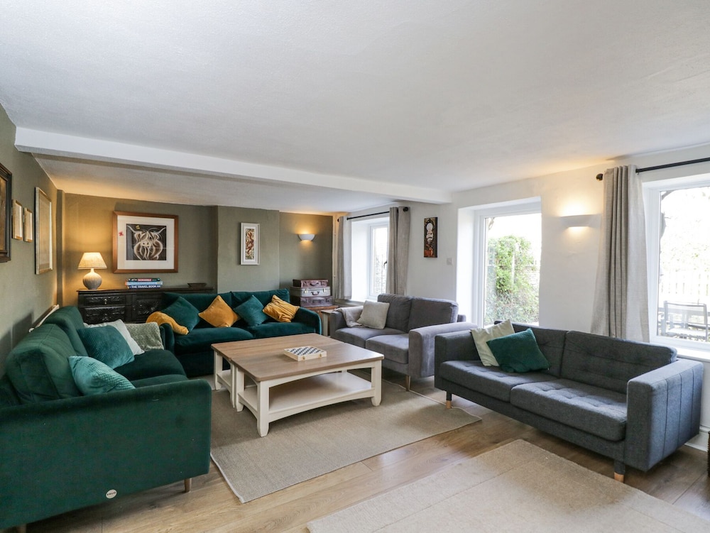 The Old School House — 4-Star Luxury Hotel in Cheltenham, United Kingdom