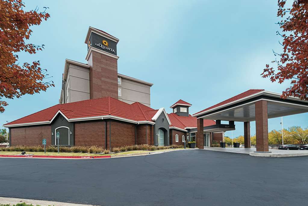 La Quinta Inn & Suites by Wyndham Oklahoma City NW Expwy - photo 2