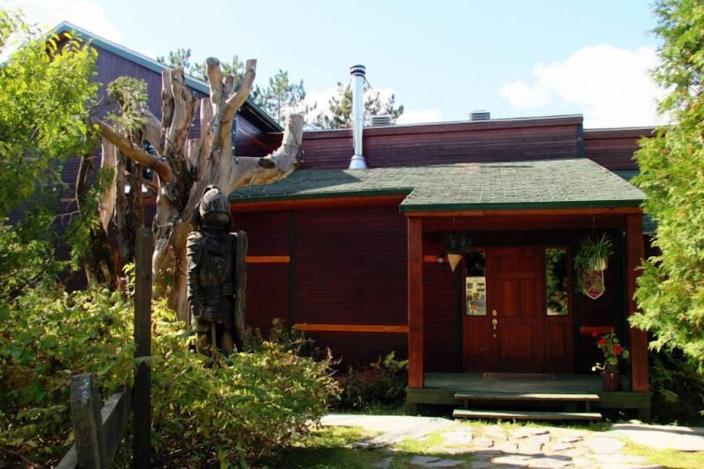 Auberge St Mathieu du Lac - carbon neutral hotel in Saint-Mathieu