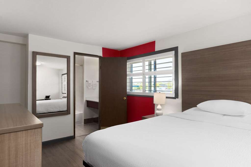 Ramada by Wyndham Medford Airport North - photo 25
