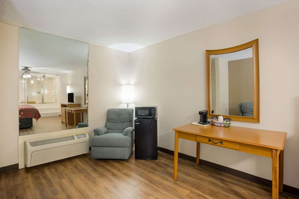 Econo Lodge Live Oak - photo 29