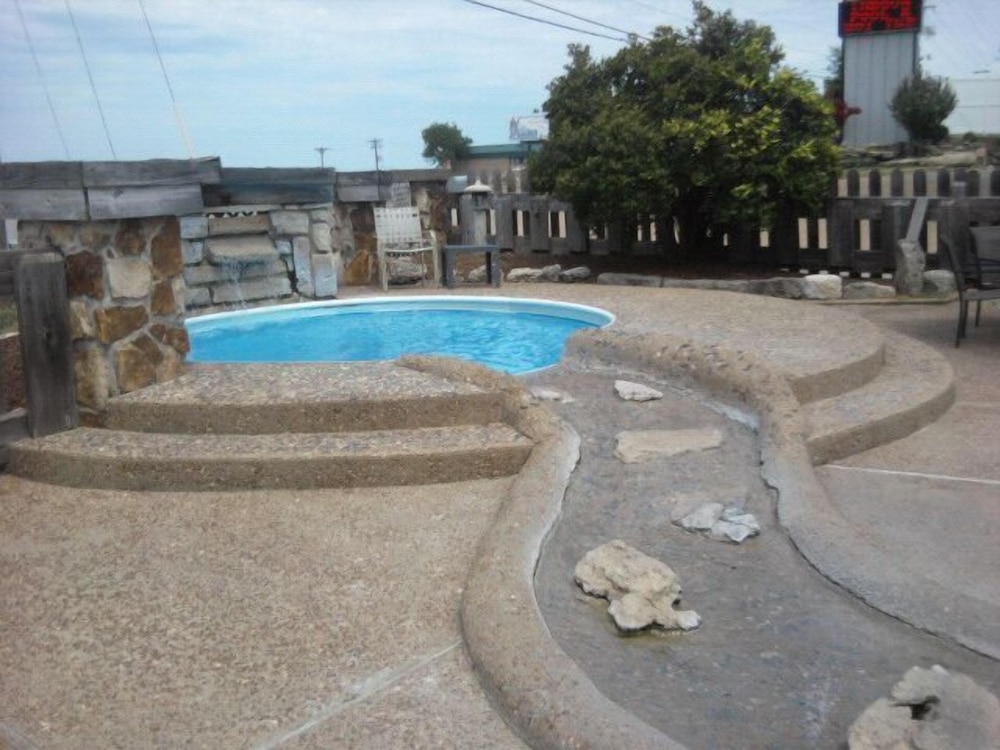 Quails Nest Inn and Suites - photo 20