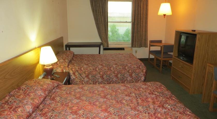 Hollywood Inn & Suites - photo 6
