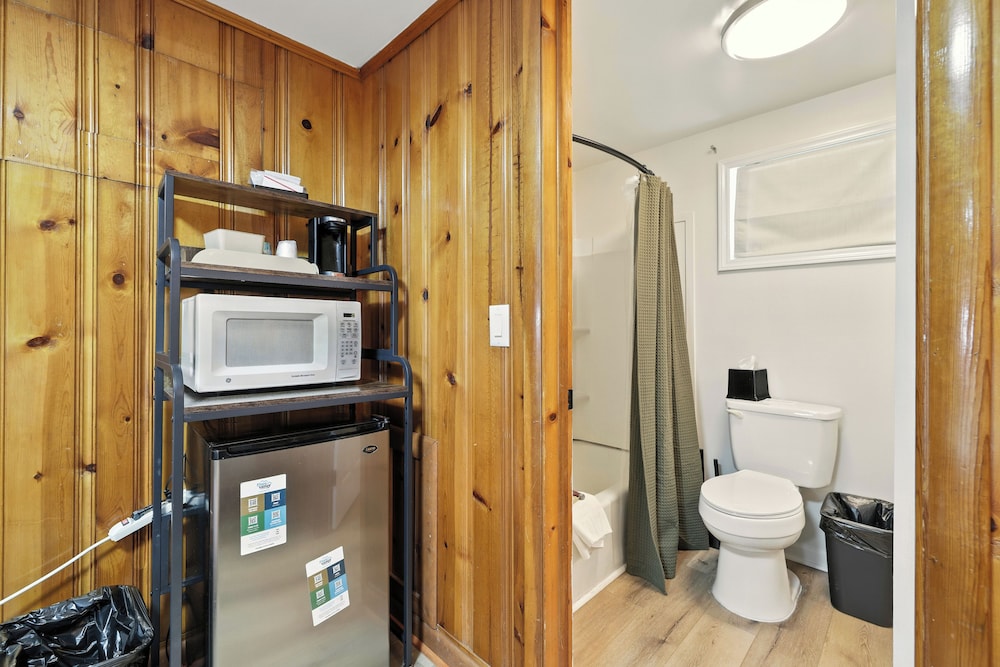 Hillside Motel LLC - photo 46