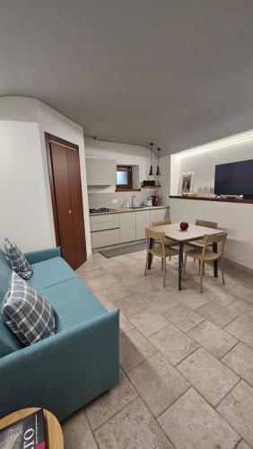 La Stanzina di via Dosso — 4-Star Luxury Hotel in Solto Collina, Italy
