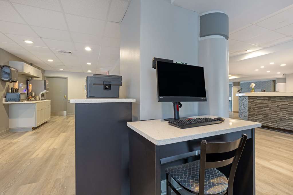Clarion Hotel & Suites BWI Airport North - photo 35