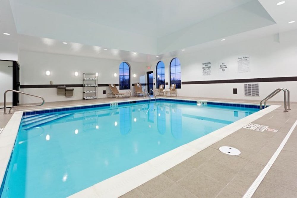 Holiday Inn Express Hotel & Suites Batavia Darien Lake by IHG - photo 21