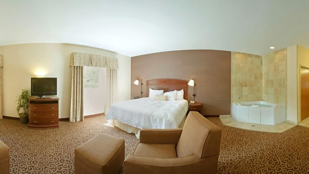 Hampton Inn Goshen - photo 4