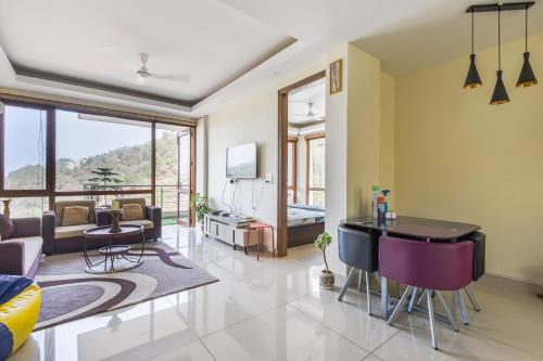 2BHK Furnished Apartment Near Kasauli Barog Luv Fun & Adventure — 4-Star Luxury Hotel in Solan, India