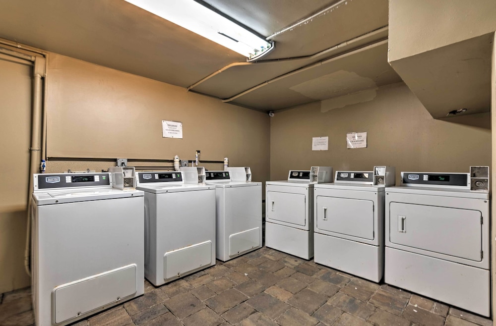 Oceanfront Daytona Beach Studio with Balcony — 4-Star Luxury Hotel in Daytona Beach Shores, United States
