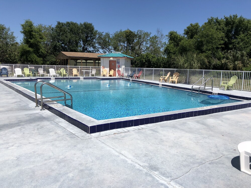Executive Garden Titusville Hotel - photo 27